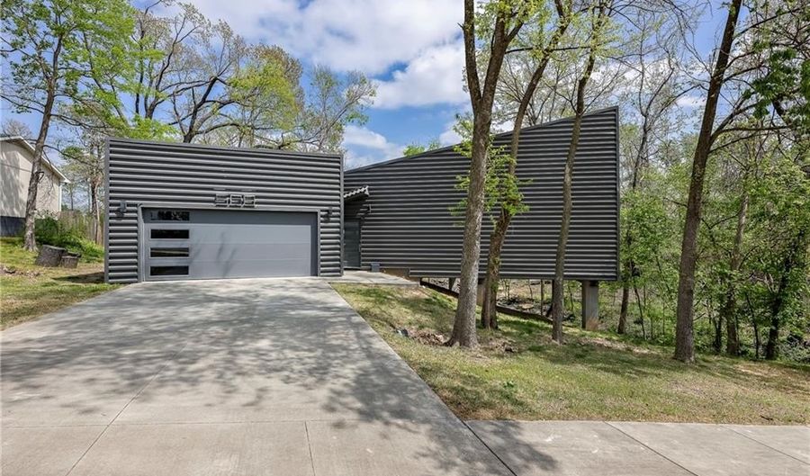 508 J St, Bentonville, AR 72712 - 3 Beds, 2 Bath