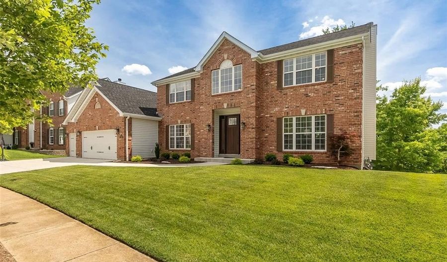 733 Castle Ridge Dr, Ballwin, MO 63021 - 4 Beds, 4 Bath