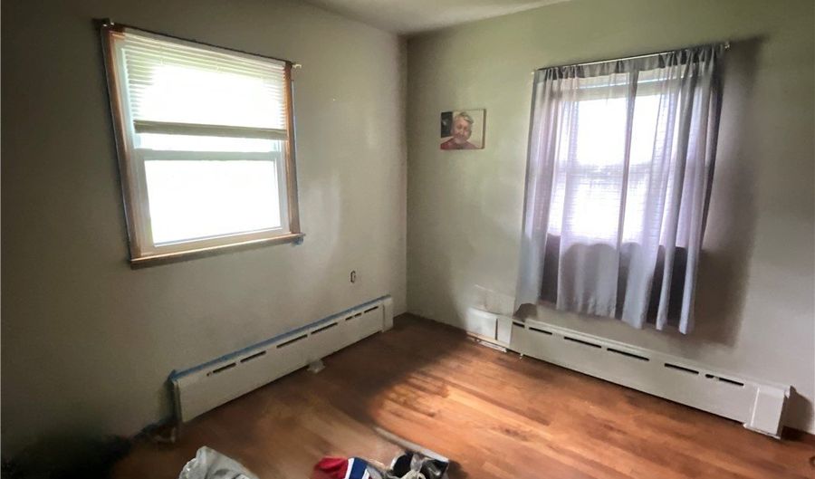 262 N Main St, Albion, NY 14411 - 4 Beds, 1 Bath