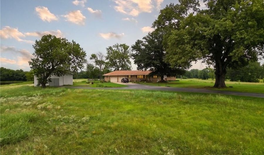 200 E Kibler Hwy, Alma, AR 72921 - 3 Beds, 2 Bath