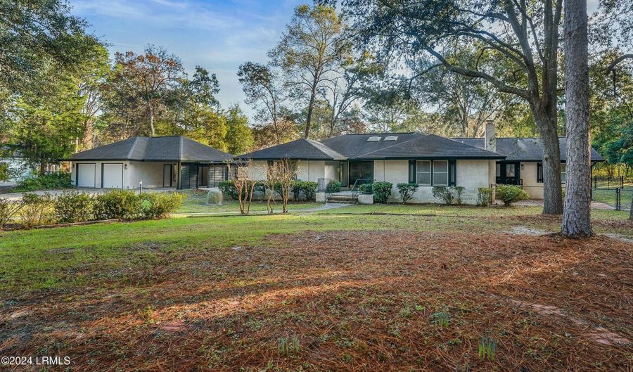 100 Thomas Sumter St, Beaufort, SC 29907 - 3 Beds, 3 Bath