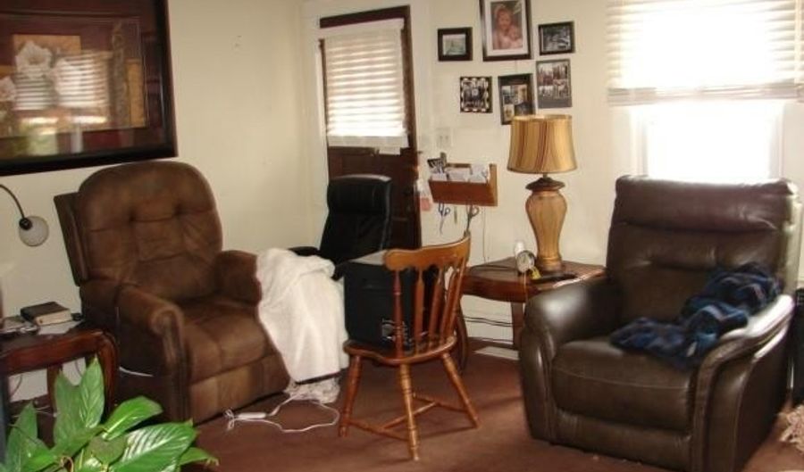 135 West St, Asheboro, NC 27205 - 2 Beds, 1 Bath