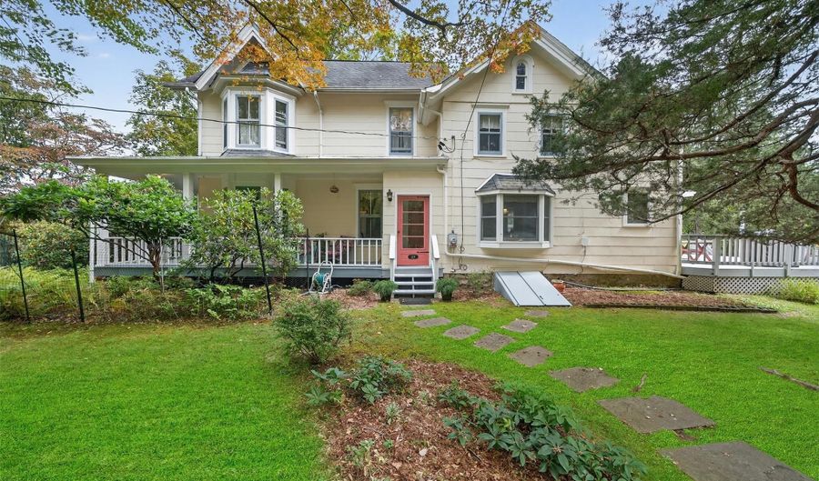 69 Smith Hill Rd, Airmont, NY 10952 - 8 Beds, 3 Bath