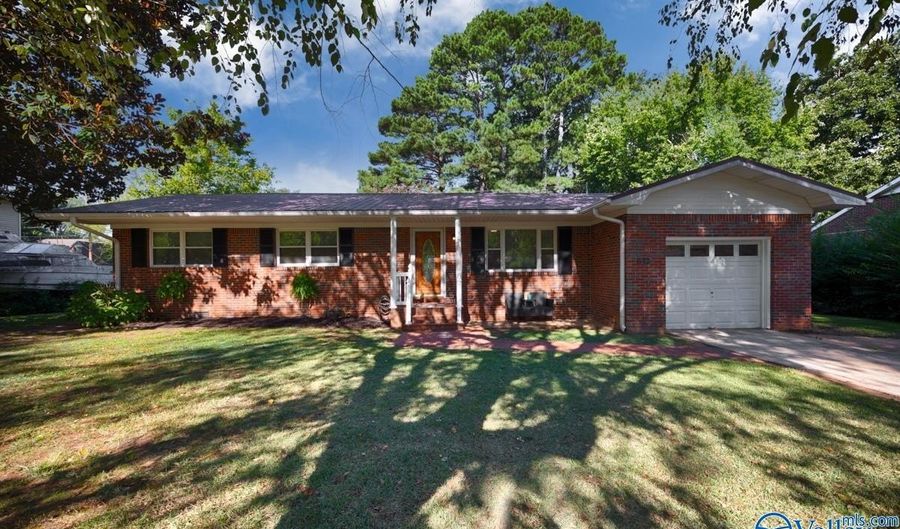 612 Hereford Dr, Athens, AL 35611 - 3 Beds, 2 Bath