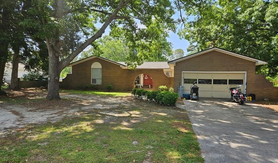602 Gloria St, Adel, GA 31620 - 3 Beds, 2 Bath