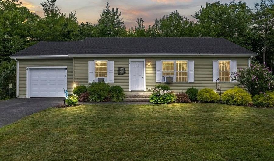 14 Fox Hollow Dr, Auburn, ME 04210 - 3 Beds, 3 Bath