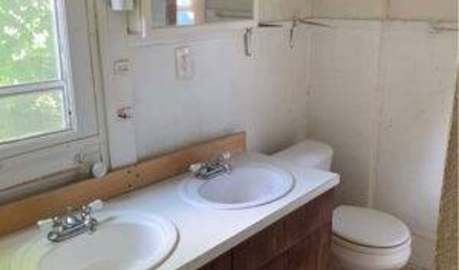 945 Clark St, Akron, OH 44306 - 3 Beds, 1 Bath