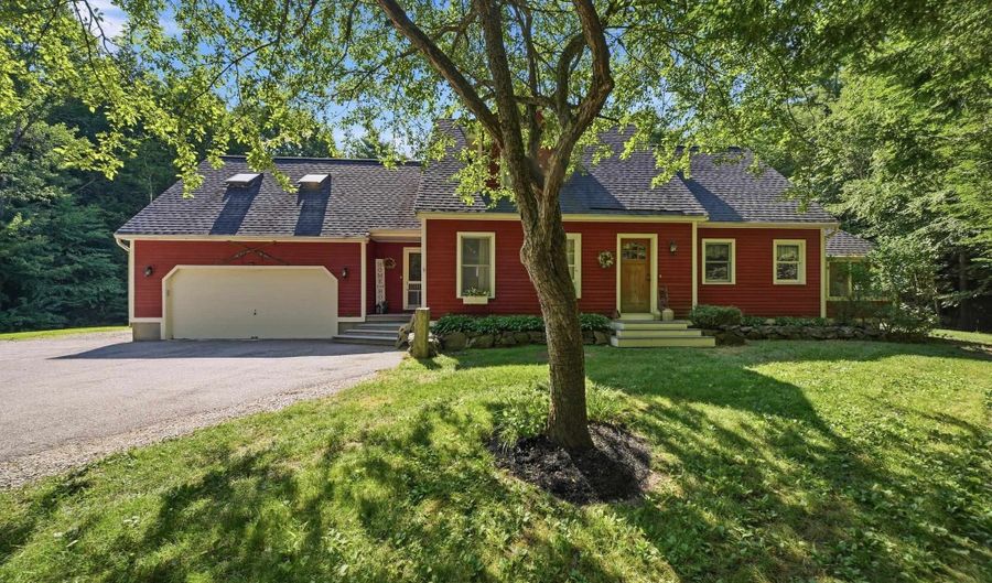 21 Stoney Brook Rd, Bow, NH 03304 - 3 Beds, 3 Bath