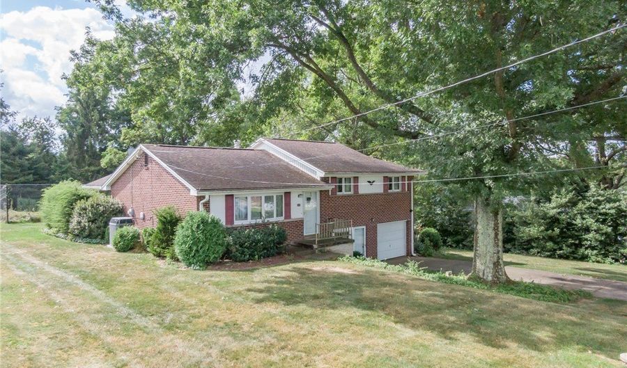 4306 Fostoria Dr, Allegheny Twp., PA 15068 - 3 Beds, 2 Bath