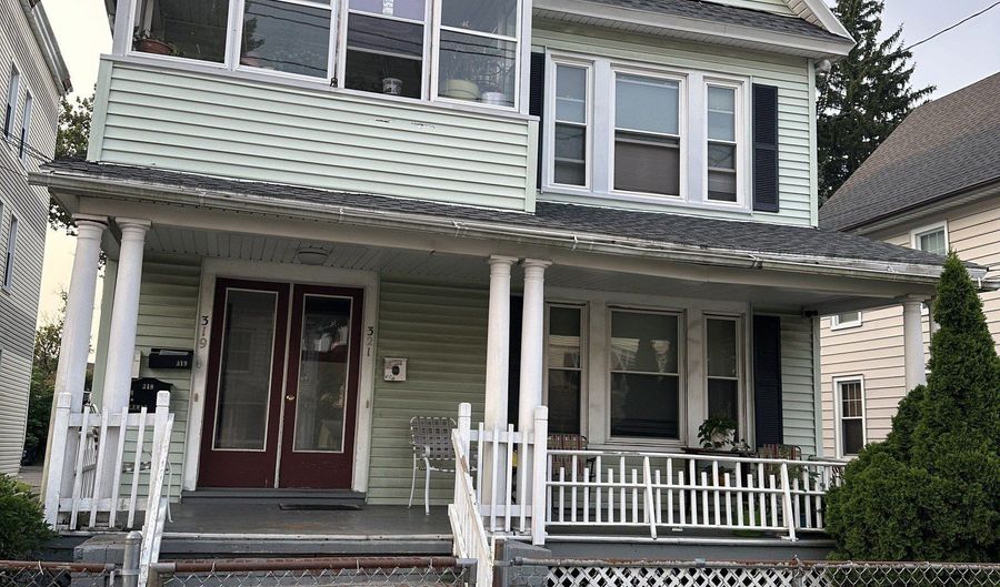 319 Maplewood Ave, Bridgeport, CT 06605 - 2 Beds, 1 Bath