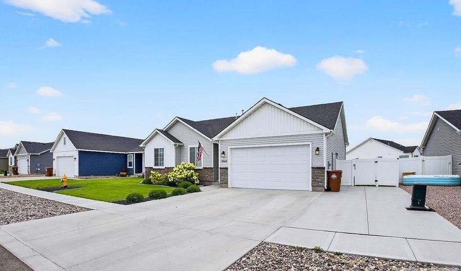 5065 Hunter Ave, Chubbuck, ID 83202 - 3 Beds, 3 Bath
