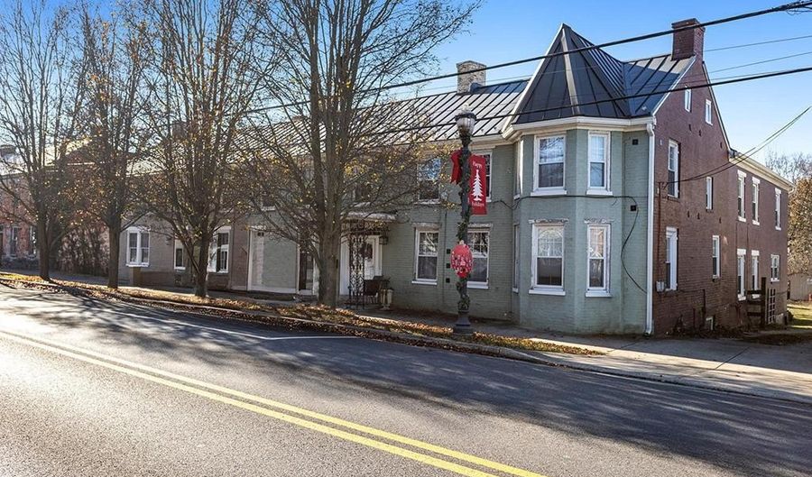 104 N MAIN St, Boonsboro, MD 21713 - 5 Beds, 3 Bath