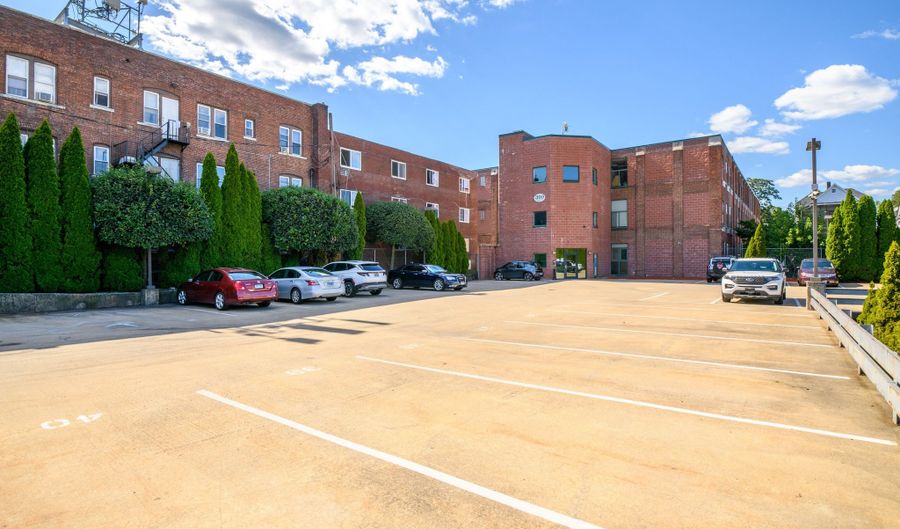 390 Charles St APT 216, Bridgeport, CT 06606 - 3 Beds, 2 Bath