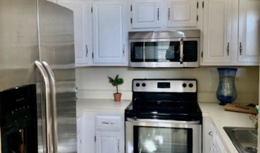 6 Ray Ct, Bedminster, NJ 07921 - 2 Beds, 2 Bath