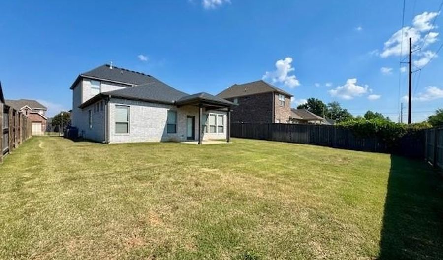 2007 SW Hampton Ave, Bentonville, AR 72713 - 5 Beds, 4 Bath