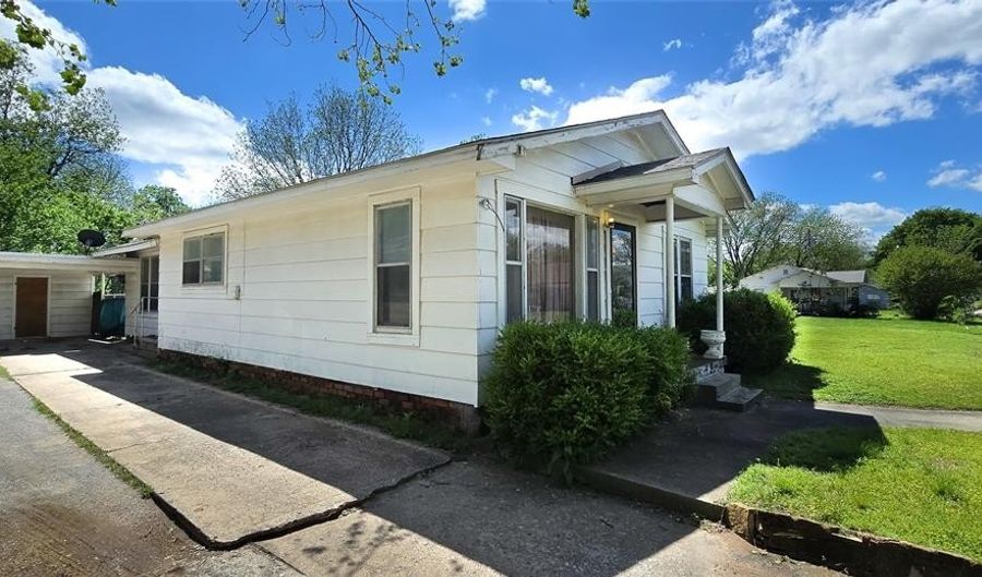 204 NE 10th Ave, Ardmore, OK 73401 - 2 Beds, 2 Bath