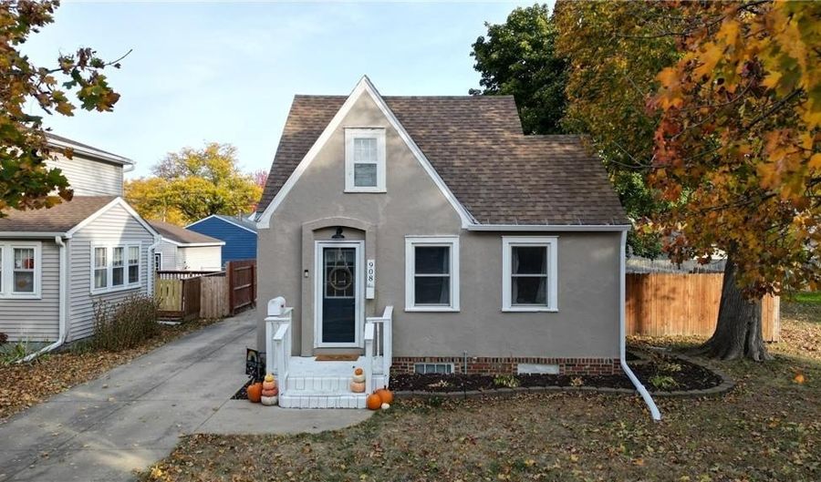 908 8th Ave SW, Austin, MN 55912 - 2 Beds, 2 Bath