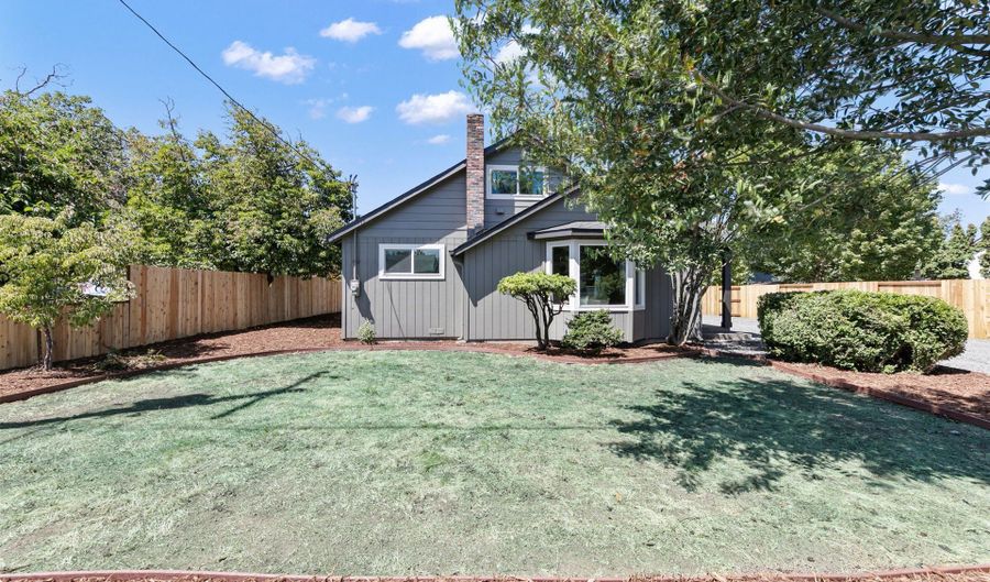 1938 7TH St, Springfield, OR 97477 - 3 Beds, 2 Bath
