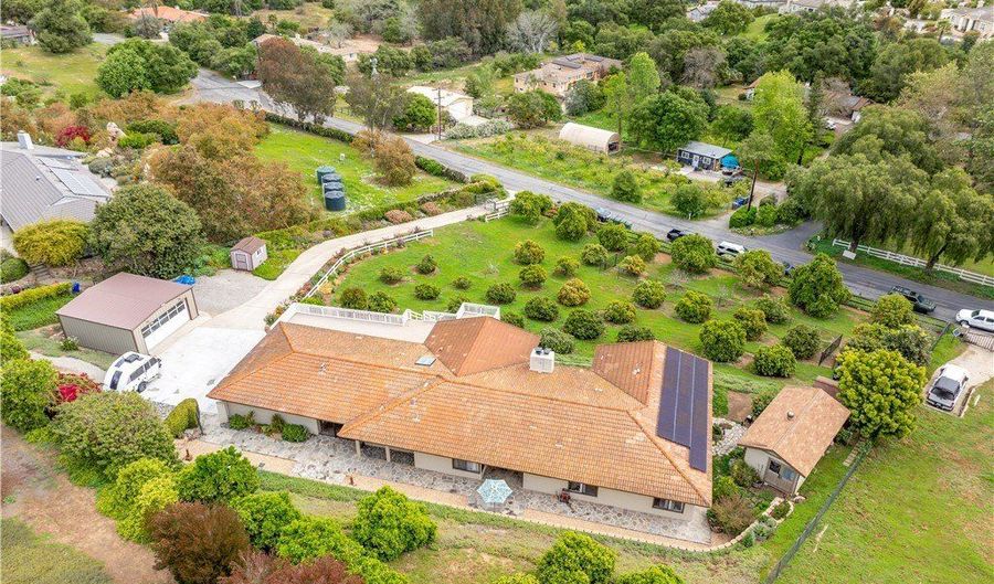 735 Del Valle Dr, Fallbrook, CA 92028 - 3 Beds, 3 Bath
