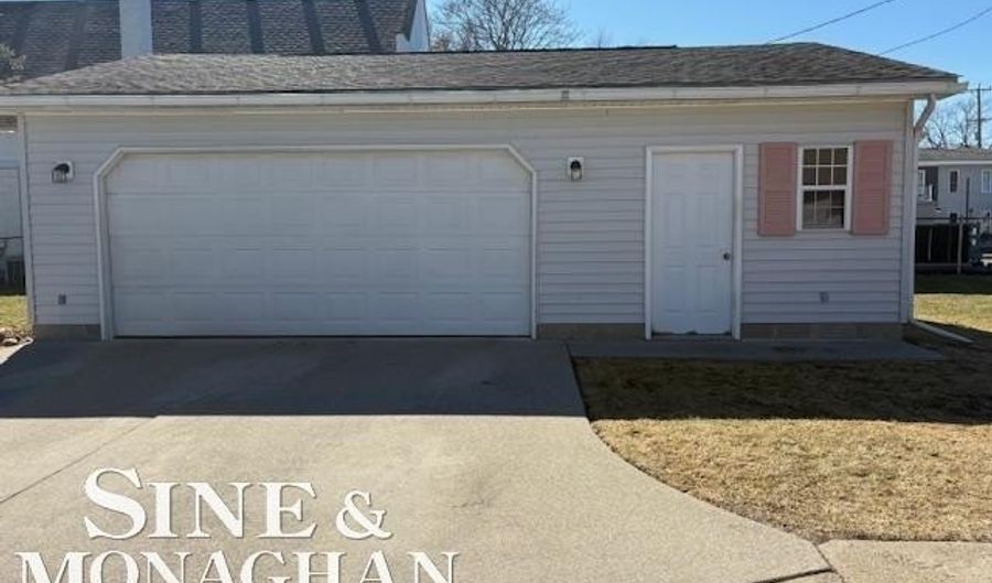 1609 Saint Clair River Dr, Algonac, MI 48001 - 3 Beds, 2 Bath