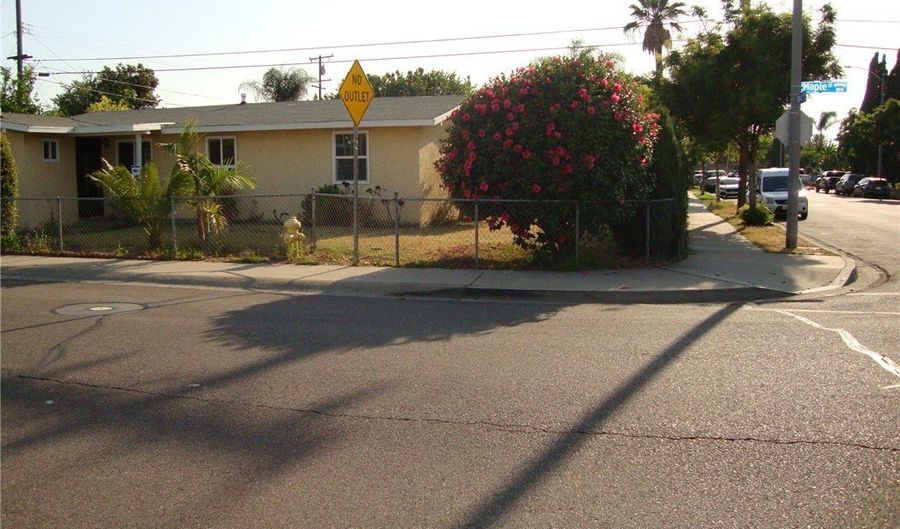2100 W Dogwood Ave, Anaheim, CA 92801 - 5 Beds, 2 Bath