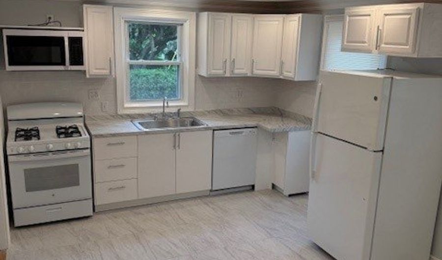 11 High Ridge Dr, Bridgeport, CT 06606 - 3 Beds, 1 Bath