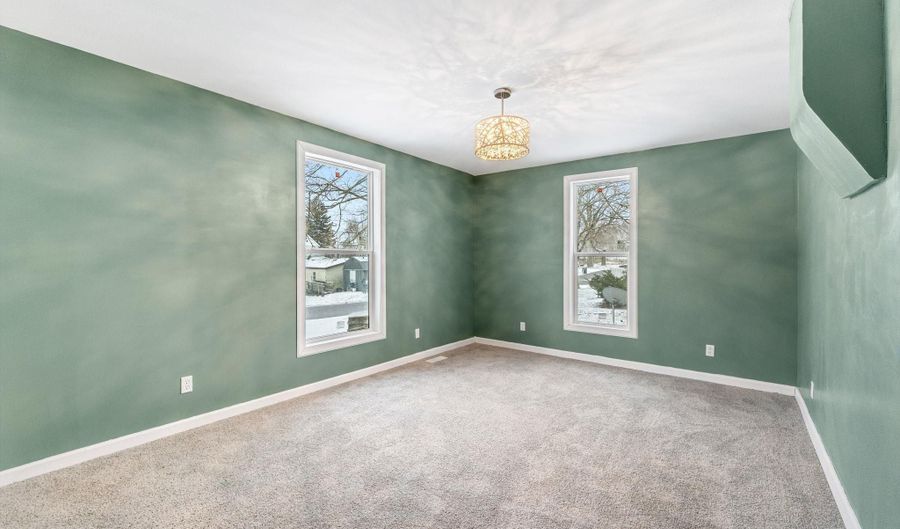 313 S Oak St, Albion, IN 46701 - 3 Beds, 2 Bath