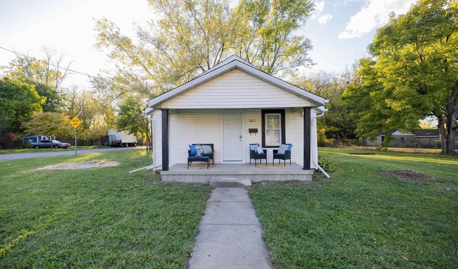 1827 Fulton St, Anderson, IN 46016 - 2 Beds, 1 Bath