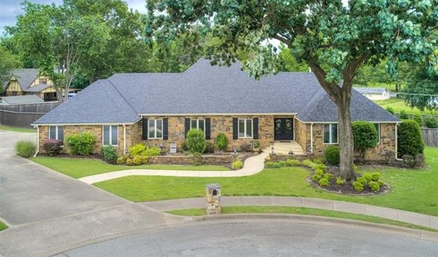 2216 Heidi Ct, Bartlesville, OK 74006 - 5 Beds, 5 Bath