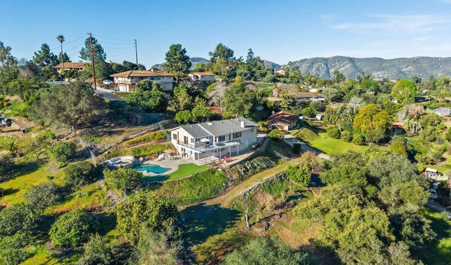 1033 Via Contenta, Escondido, CA 92029 - 3 Beds, 4 Bath