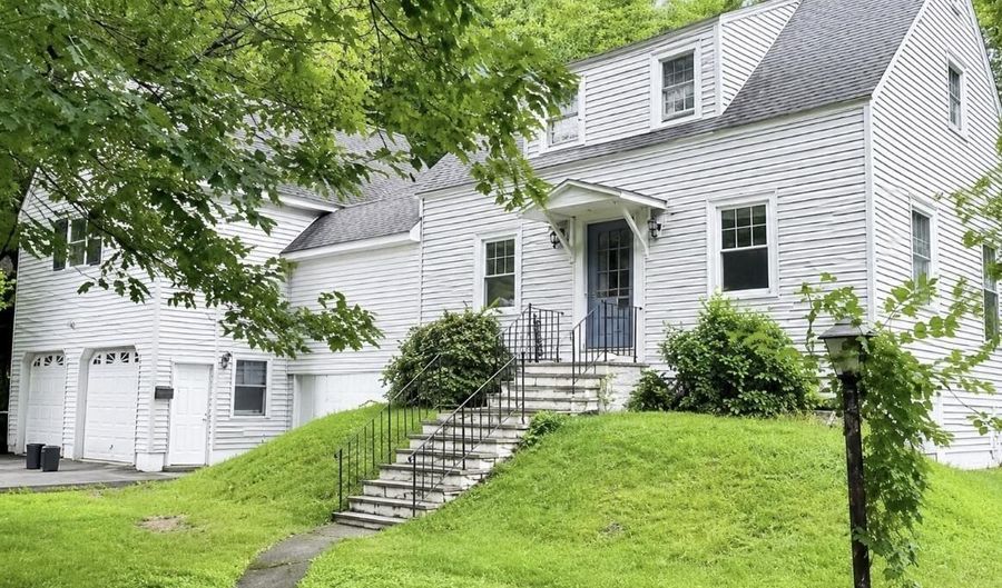 56 Gammon Ave, Auburn, ME 04210 - 3 Beds, 3 Bath