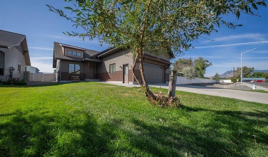 2924 Fuelie Ave, Cody, WY 82414 - 3 Beds, 2 Bath