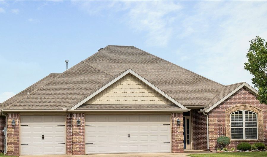 3800 SW Hollowbrook St, Bentonville, AR 72713 - 4 Beds, 2 Bath