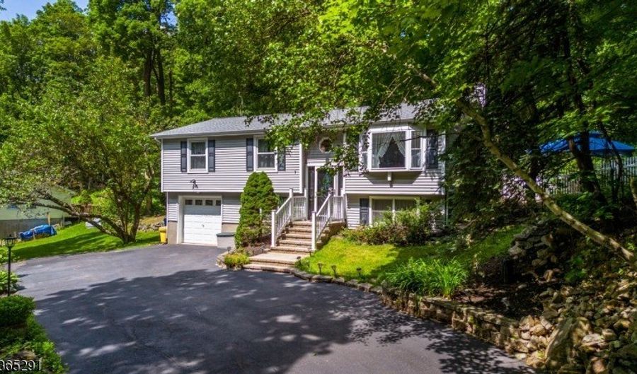 532 Terrace Dr, Alloway, NJ 07422 - 4 Beds, 2 Bath