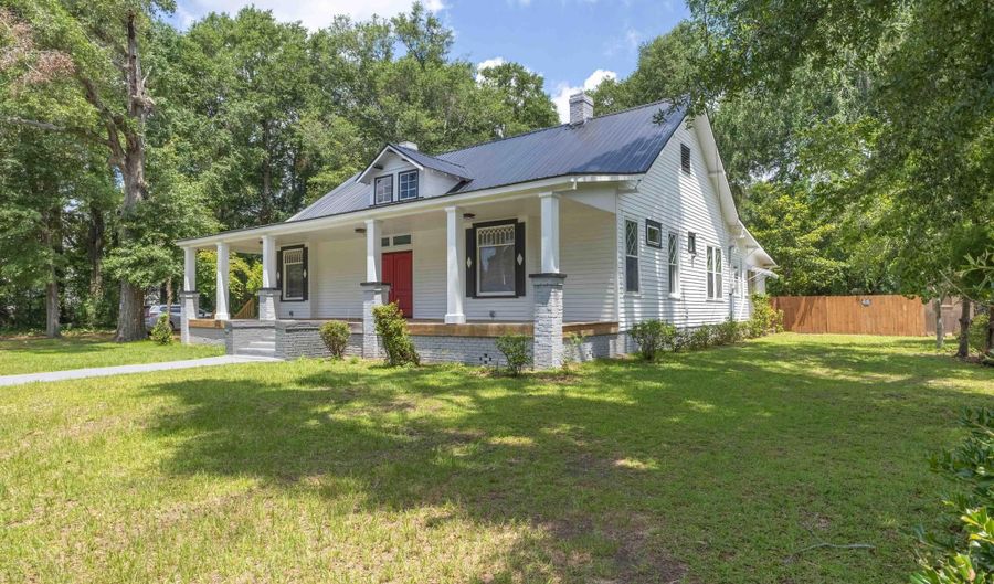 371 Pascallas St, Blackville, SC 29817 - 4 Beds, 2 Bath
