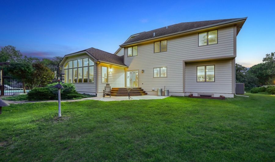 32335 Wildwood Dr, Adel, IA 50003 - 5 Beds, 4 Bath
