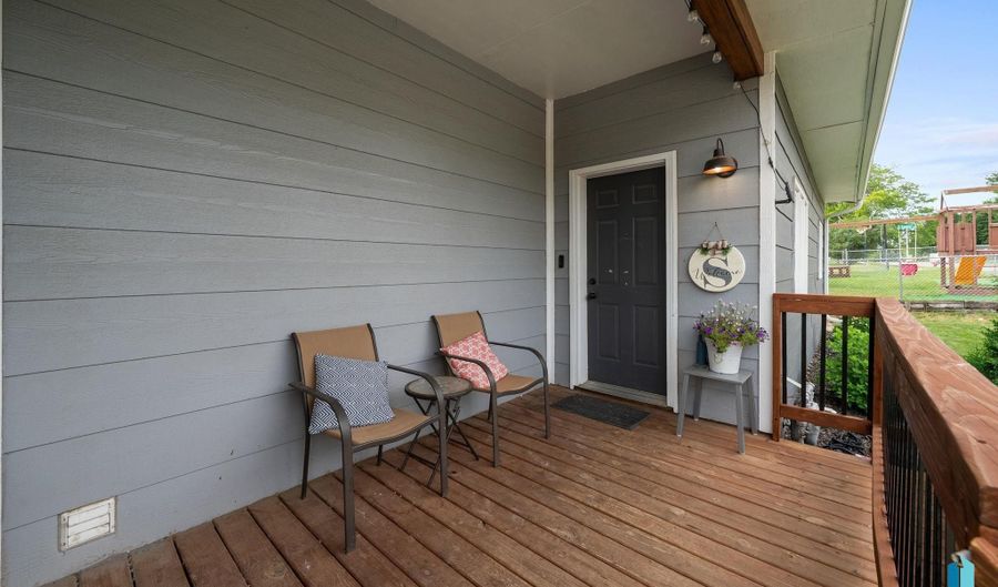 205 S 1st Ave, Brandon, SD 57005 - 4 Beds, 2 Bath