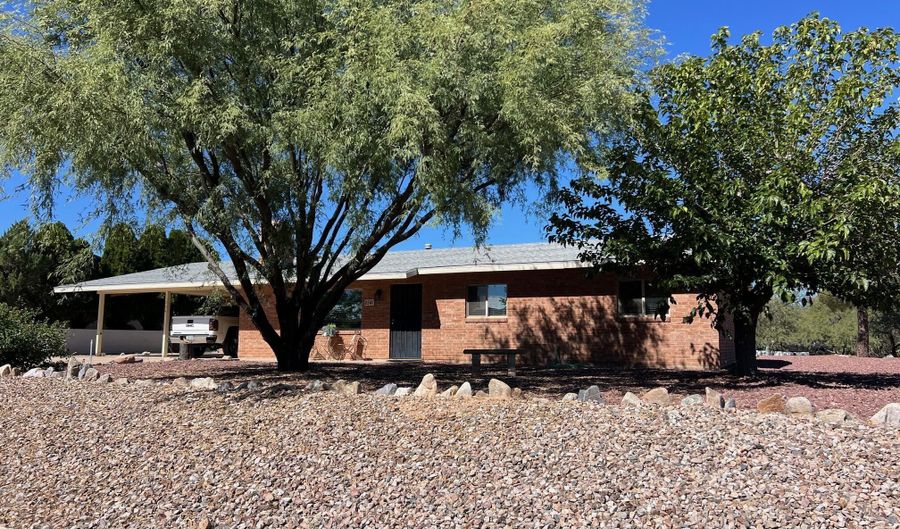 254 W La Cuesta Dr, Benson, AZ 85602 - 3 Beds, 2 Bath