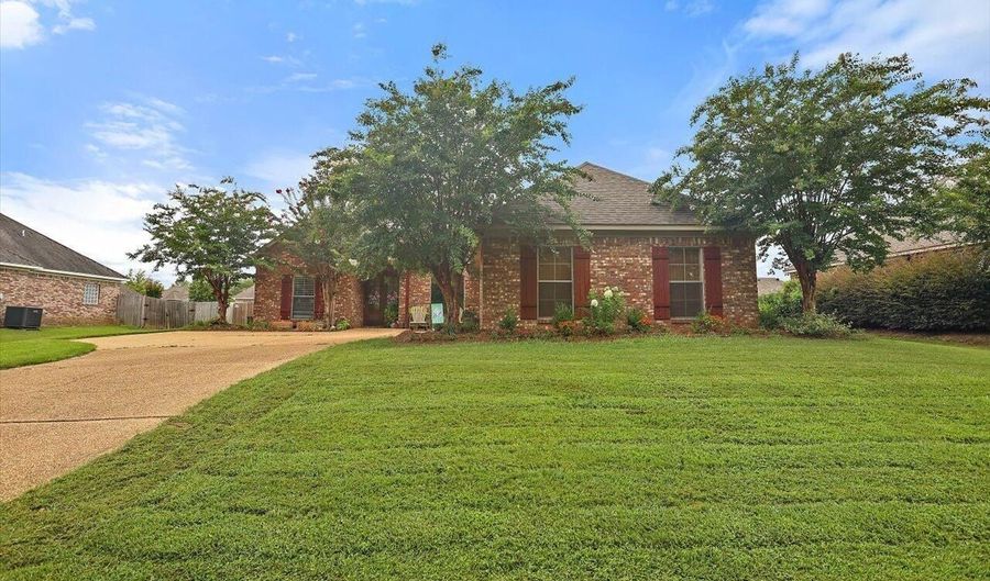 318 Towne St, Brandon, MS 39042 - 3 Beds, 2 Bath