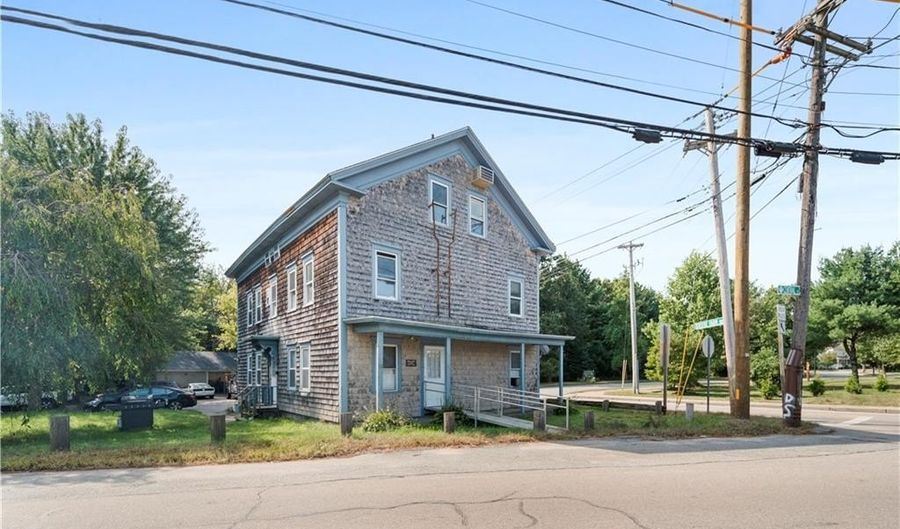 11 Central St, Burrillville, RI 02830 - 7 Beds, 4 Bath