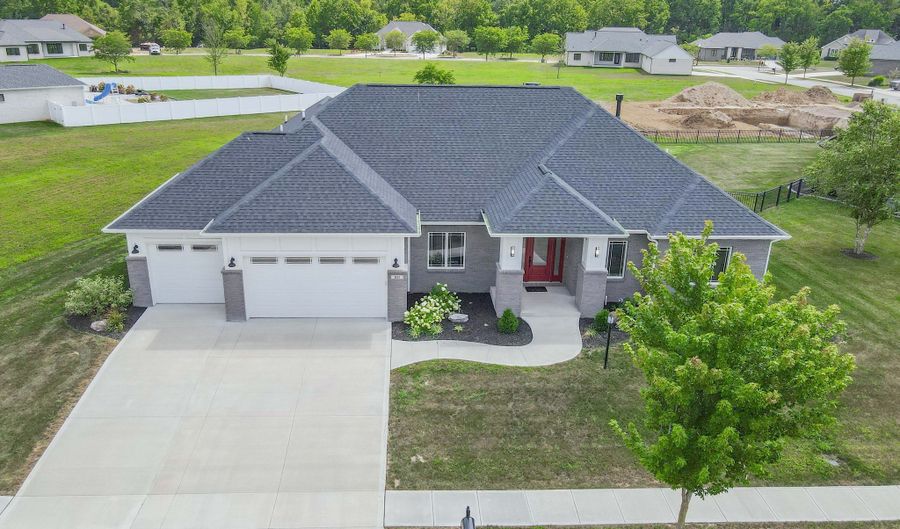 921 Justine Cir E, Indianapolis, IN 46234 - 3 Beds, 3 Bath