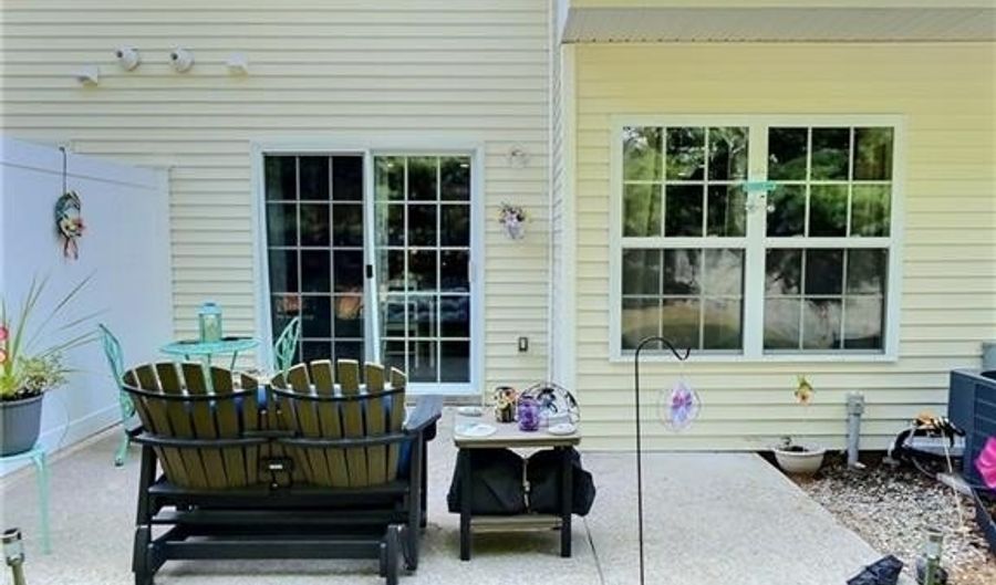 40 Alpine Way, North Smithfield, RI 02896 - 2 Beds, 3 Bath
