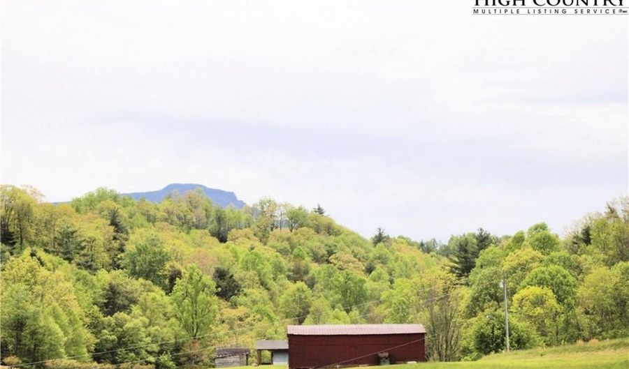 762 George Eggers Rd, Banner Elk, NC 28604 - 3 Beds, 2 Bath