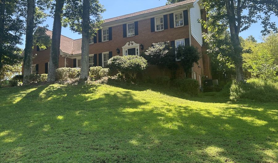 3922 Glen Mdw, Peachtree Corners, GA 30092 - 4 Beds, 3 Bath