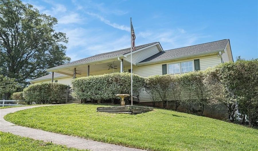 257 Old Highway 41 NW, Adairsville, GA 30103 - 5 Beds, 3 Bath