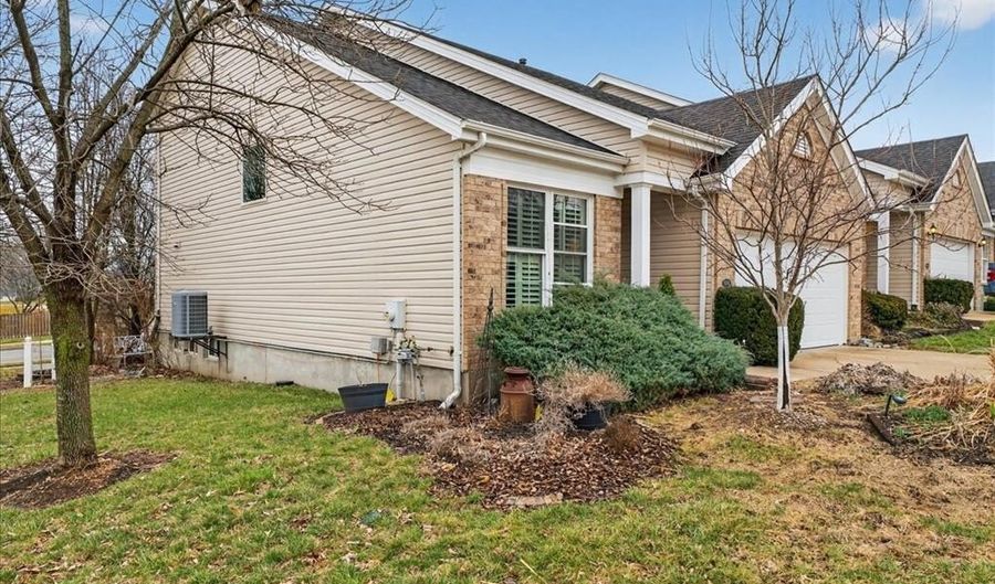 800 Whispering Village Cir, Ballwin, MO 63021 - 5 Beds, 4 Bath