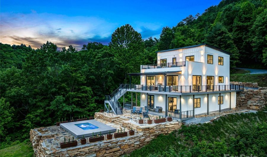 840 Fontana Trace Dr, Almond, NC 28702 - 3 Beds, 4 Bath