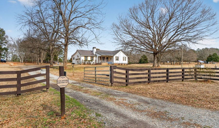 762 High Falls Park Rd, Barnesville, GA 30204 - 4 Beds, 3 Bath