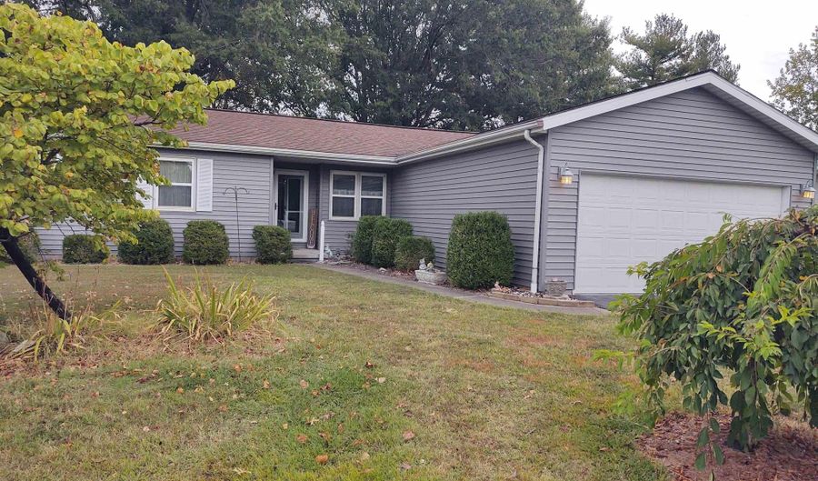 110 Stork St, Anna, IL 62906 - 3 Beds, 2 Bath