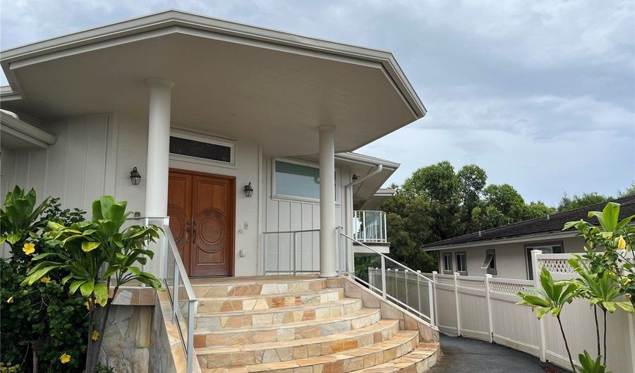 98-861 Kaahele St, Aiea, HI 96701 - 1 Beds, 1 Bath